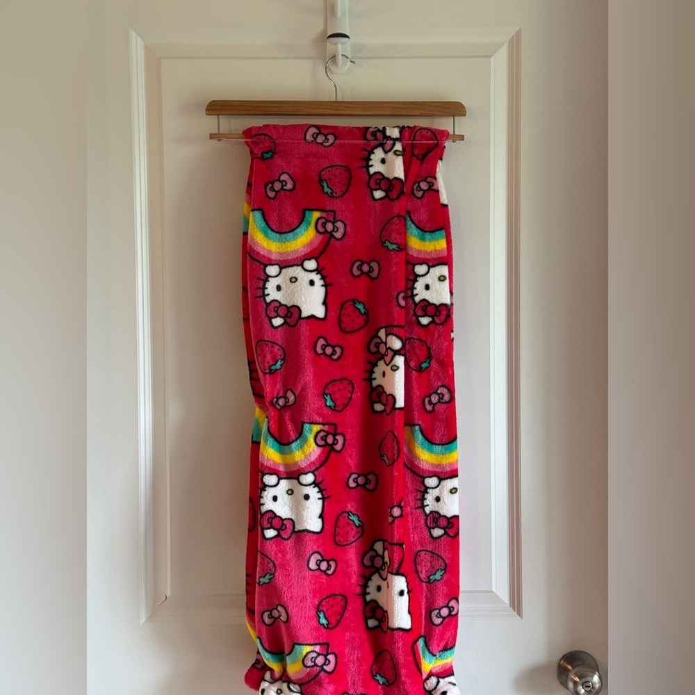 Hello‎ Kitty Pink and Red Strawberry blanket - Picture 4 of 10